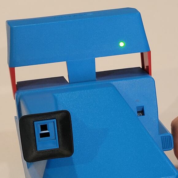 Hello Kitty Polaroid 600 Blue Refurbished by Retrospekt Limited Edition - Picture 11 of 11